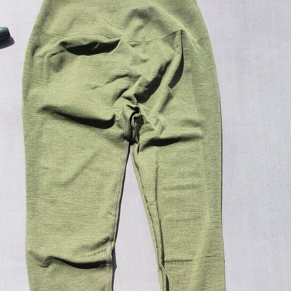 Army Green Leggings with Scrunch Butt NWT - Picture 4 of 7